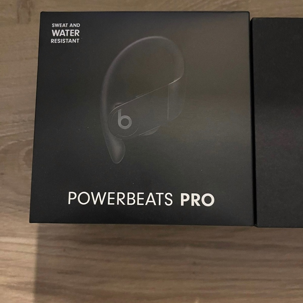 Powerbeats - Picture 2 of 3